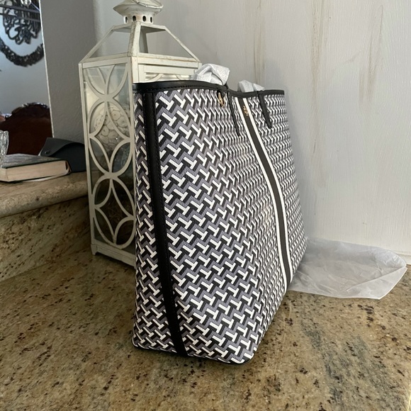 Née Tory Burch large tote 🖤last one - Picture 3 of 6